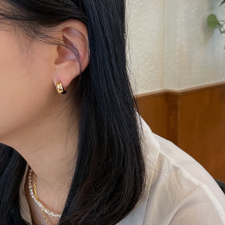 (1+1 구매시 할인!) half round ring earring(2color)