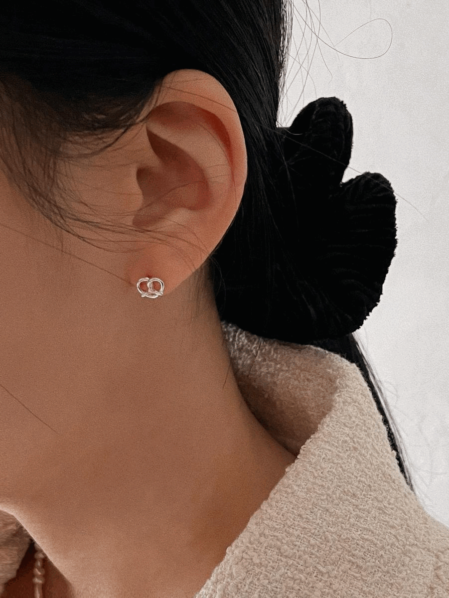 925silver heart pretzel cubic earring