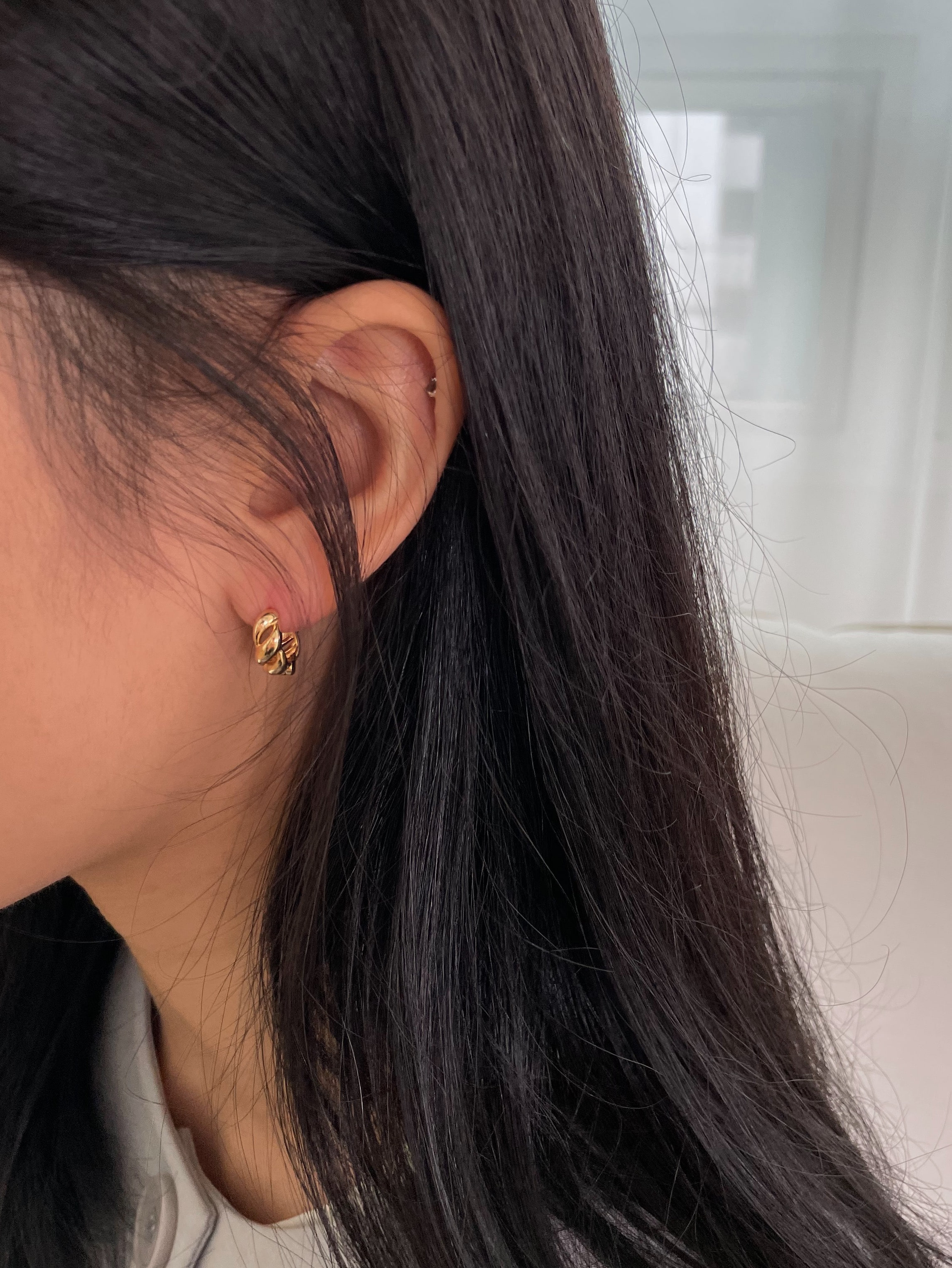 (1+1 구매시 할인!)unique twist one-touch earring(2color)